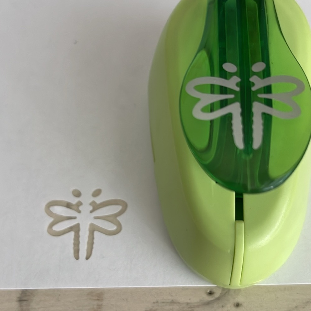 DRAGONFLY PUNCHER